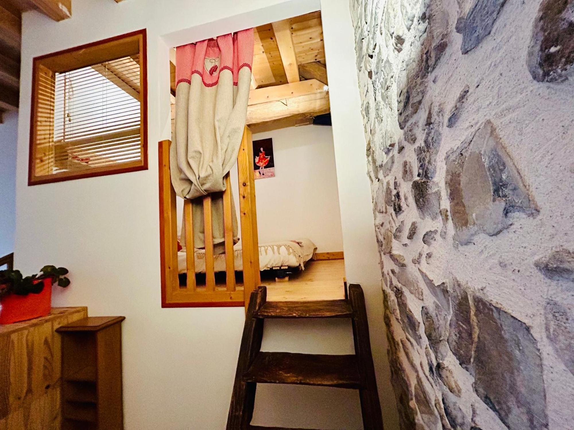 Au Pied Du Chateau- Parking Wifi Jardin - Clg Savoie Freterive Bagian luar foto