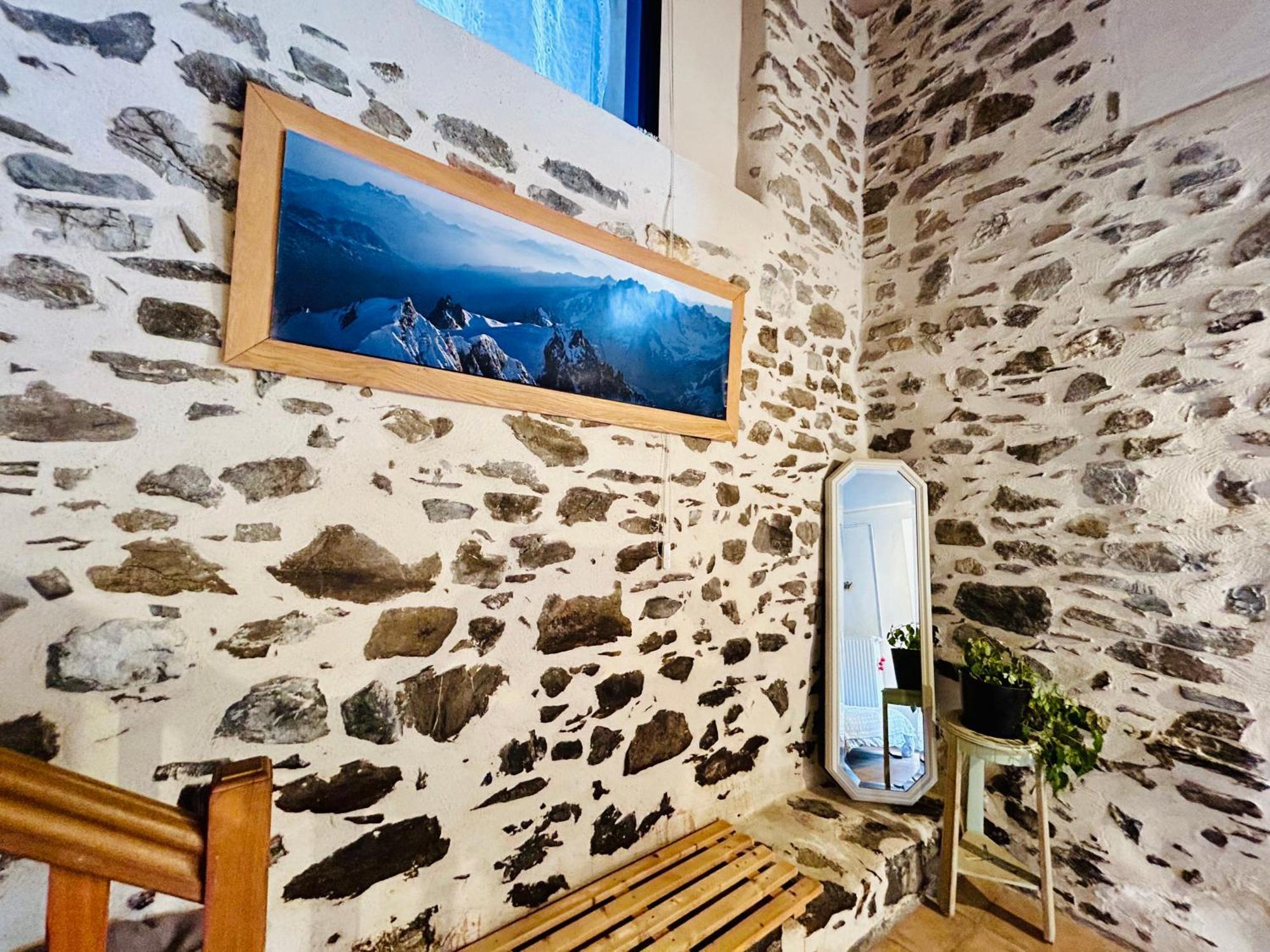 Au Pied Du Chateau- Parking Wifi Jardin - Clg Savoie Freterive Bagian luar foto