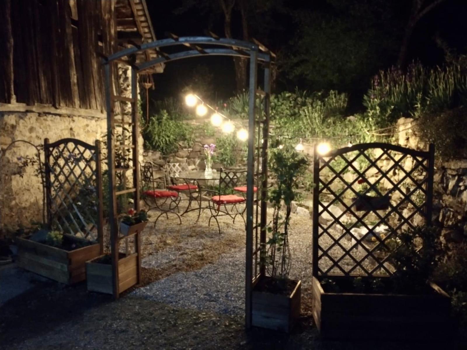 Au Pied Du Chateau- Parking Wifi Jardin - Clg Savoie Freterive Bagian luar foto