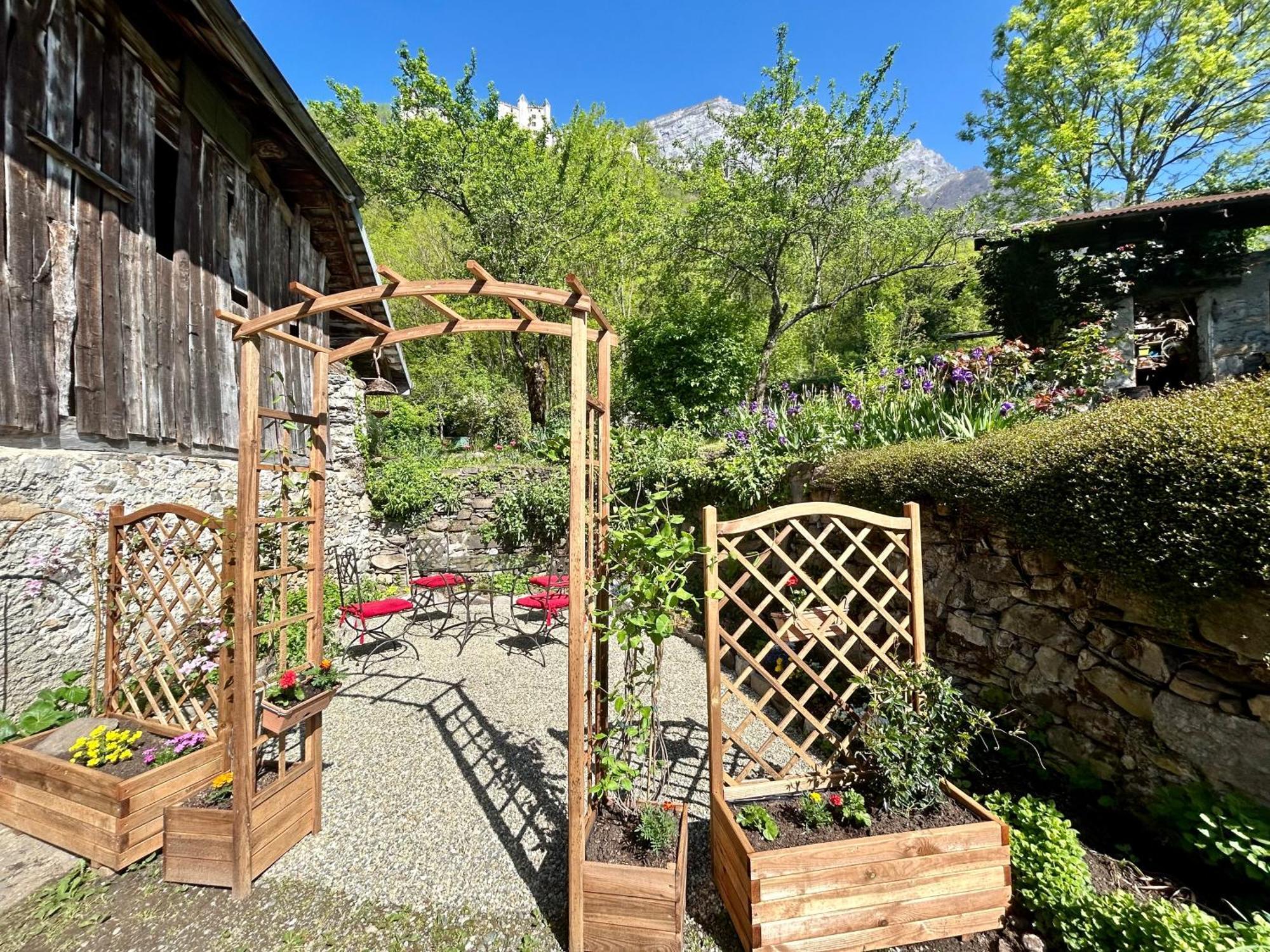 Au Pied Du Chateau- Parking Wifi Jardin - Clg Savoie Freterive Bagian luar foto
